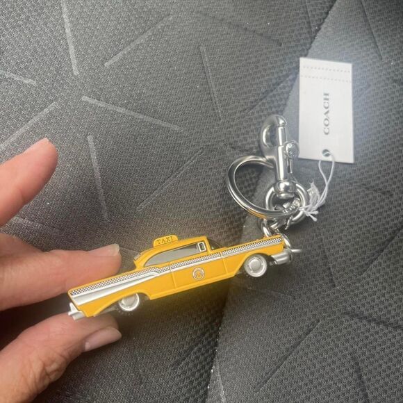 29625267_58695810_1000.jpg Coach Yellow taxi keychain